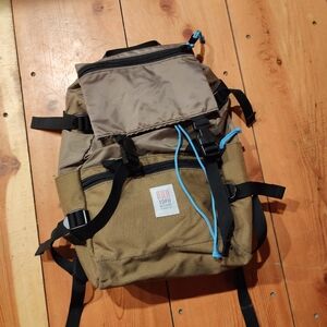 EUC Topo Designs Rover Pack Khaki on Baby Blue